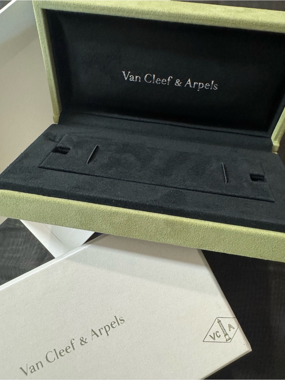 Van Cleef & Arpels 💯% Authentic luxury Green Velvety Jewelry or storage Box Set